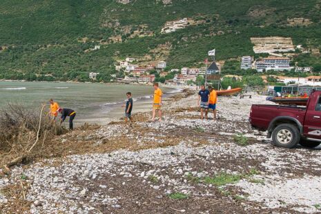 News: Cleaning up the Vasiliki surf beach after Ianos