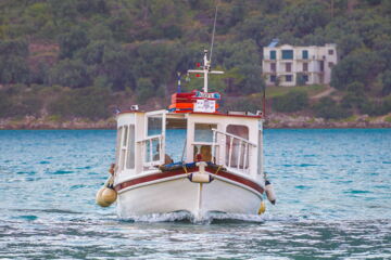 Take a leisurely taxi boat ride to Agiofili beach. From Vasiliki to Agiofili.