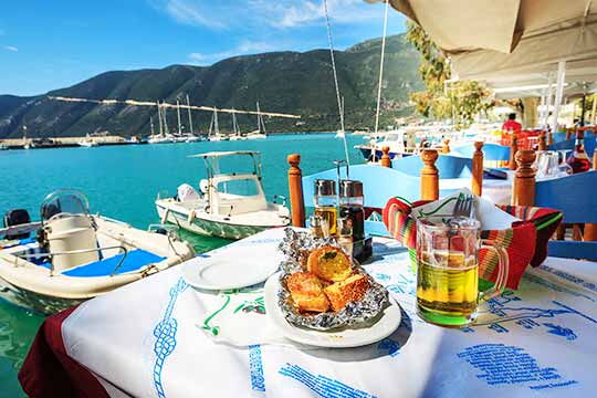 Restaurant Penguins, Wide variety of possibilities and range. From swordfish to filet to moussaka and pasta. Near me in Vasiliki